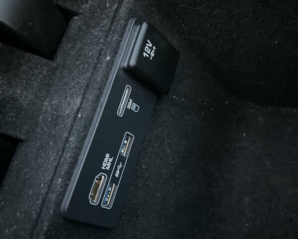 Білий Ленд Ровер Рендж Ровер Велар, об'ємом двигуна 2 л та пробігом 150 тис. км за 29900 $, фото 35 на Automoto.ua