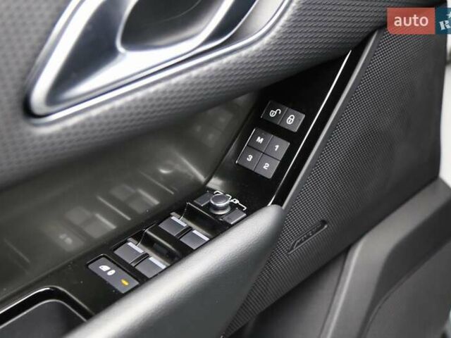 Білий Ленд Ровер Рендж Ровер Велар, об'ємом двигуна 2 л та пробігом 138 тис. км за 41900 $, фото 29 на Automoto.ua