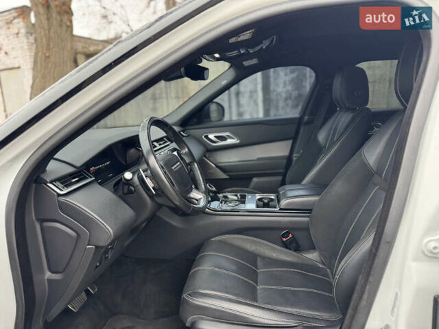 Білий Ленд Ровер Рендж Ровер Велар, об'ємом двигуна 2 л та пробігом 150 тис. км за 29900 $, фото 23 на Automoto.ua