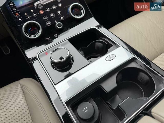 Белый Ленд Ровер Рендж Ровер Велар, объемом двигателя 3 л и пробегом 133 тыс. км за 39500 $, фото 39 на Automoto.ua