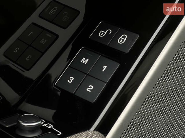 Белый Ленд Ровер Рендж Ровер Велар, объемом двигателя 3 л и пробегом 60 тыс. км за 33900 $, фото 21 на Automoto.ua