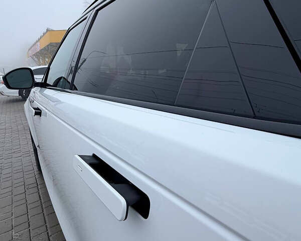 Білий Ленд Ровер Рендж Ровер Велар, об'ємом двигуна 2 л та пробігом 181 тис. км за 28500 $, фото 20 на Automoto.ua