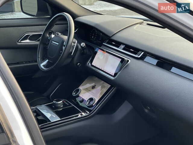 Білий Ленд Ровер Рендж Ровер Велар, об'ємом двигуна 2 л та пробігом 209 тис. км за 31999 $, фото 75 на Automoto.ua