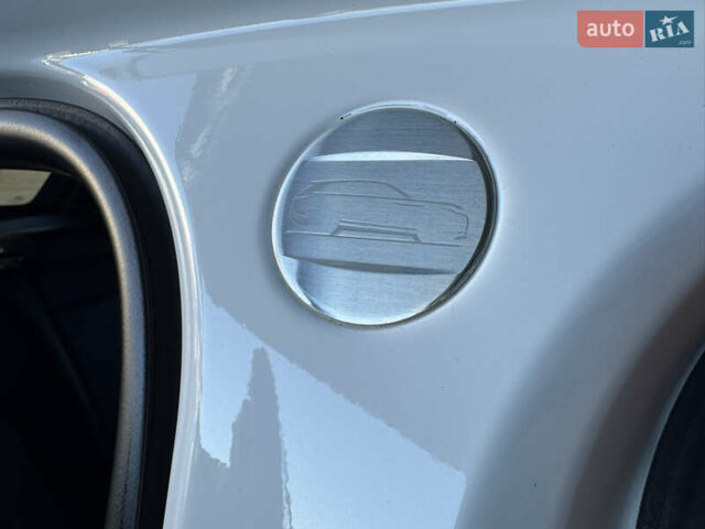 Белый Ленд Ровер Рендж Ровер Велар, объемом двигателя 2 л и пробегом 91 тыс. км за 34999 $, фото 53 на Automoto.ua