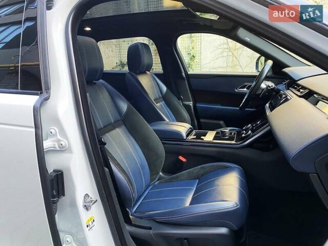 Белый Ленд Ровер Рендж Ровер Велар, объемом двигателя 2 л и пробегом 91 тыс. км за 34999 $, фото 74 на Automoto.ua