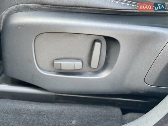 Білий Ленд Ровер Рендж Ровер Велар, об'ємом двигуна 2 л та пробігом 209 тис. км за 31999 $, фото 49 на Automoto.ua