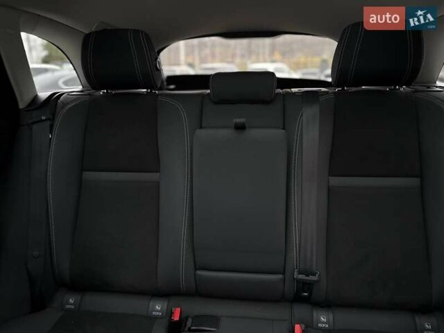 Белый Ленд Ровер Рендж Ровер Велар, объемом двигателя 2 л и пробегом 127 тыс. км за 27900 $, фото 27 на Automoto.ua