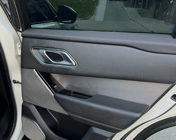 Білий Ленд Ровер Рендж Ровер Велар, об'ємом двигуна 2 л та пробігом 150 тис. км за 29900 $, фото 29 на Automoto.ua