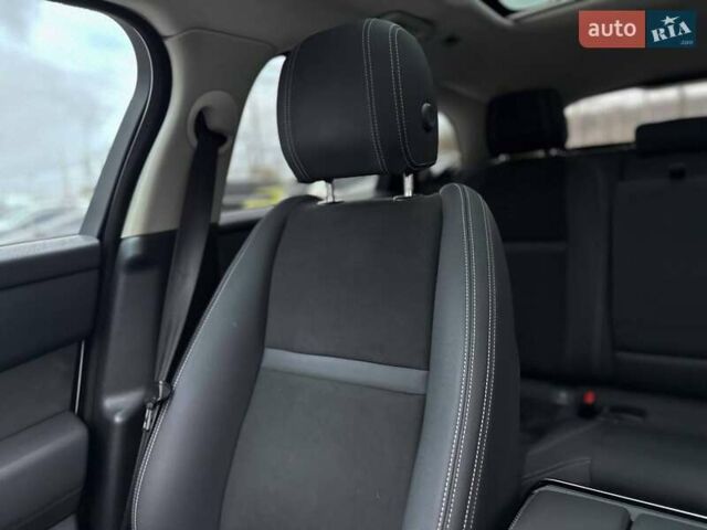 Белый Ленд Ровер Рендж Ровер Велар, объемом двигателя 2 л и пробегом 127 тыс. км за 27900 $, фото 25 на Automoto.ua