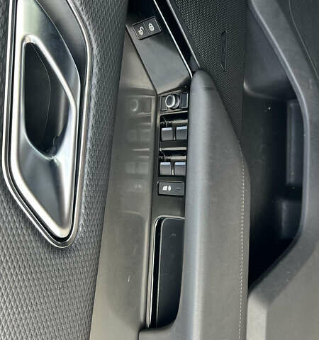 Белый Ленд Ровер Рендж Ровер Велар, объемом двигателя 2 л и пробегом 134 тыс. км за 25500 $, фото 12 на Automoto.ua