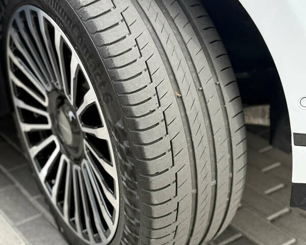 Белый Ленд Ровер Рендж Ровер Велар, объемом двигателя 3 л и пробегом 55 тыс. км за 39000 $, фото 9 на Automoto.ua