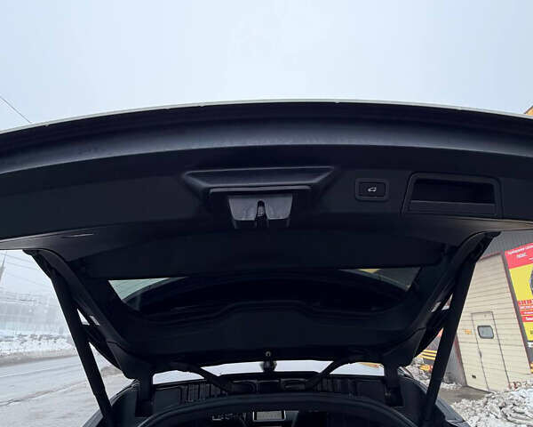 Білий Ленд Ровер Рендж Ровер Велар, об'ємом двигуна 2 л та пробігом 181 тис. км за 28500 $, фото 41 на Automoto.ua