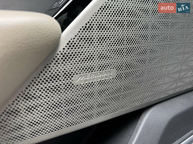 Білий Ленд Ровер Рендж Ровер Велар, об'ємом двигуна 2 л та пробігом 124 тис. км за 30499 $, фото 12 на Automoto.ua