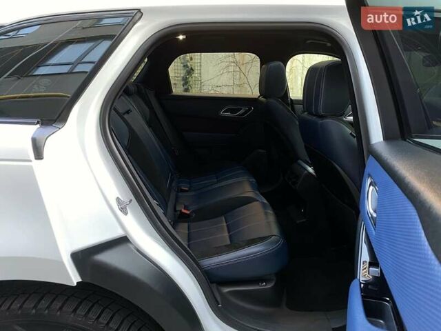 Белый Ленд Ровер Рендж Ровер Велар, объемом двигателя 2 л и пробегом 91 тыс. км за 34999 $, фото 69 на Automoto.ua