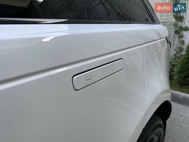 Белый Ленд Ровер Рендж Ровер Велар, объемом двигателя 2 л и пробегом 91 тыс. км за 34999 $, фото 22 на Automoto.ua
