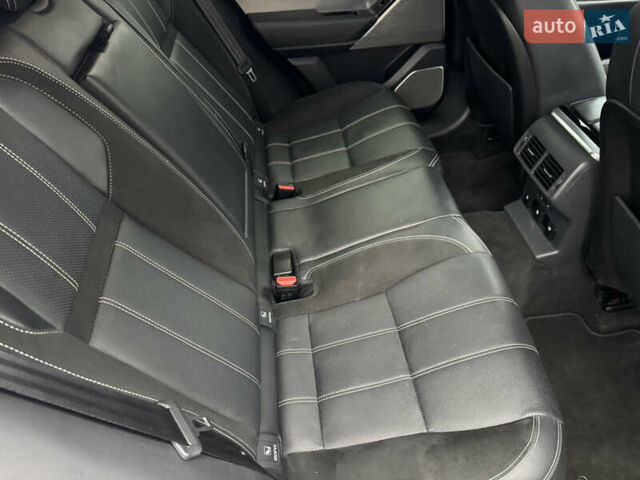 Білий Ленд Ровер Рендж Ровер Велар, об'ємом двигуна 2 л та пробігом 150 тис. км за 29900 $, фото 34 на Automoto.ua