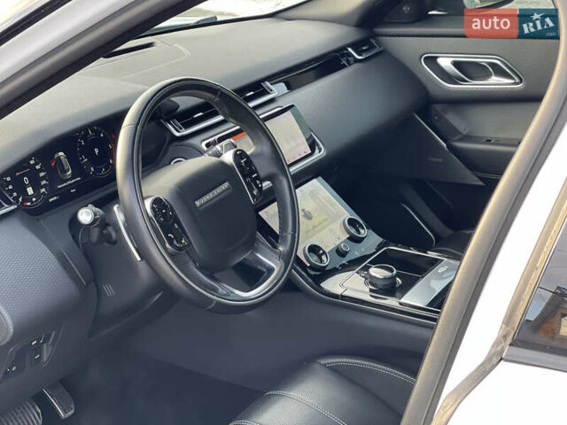 Білий Ленд Ровер Рендж Ровер Велар, об'ємом двигуна 2 л та пробігом 209 тис. км за 31999 $, фото 53 на Automoto.ua