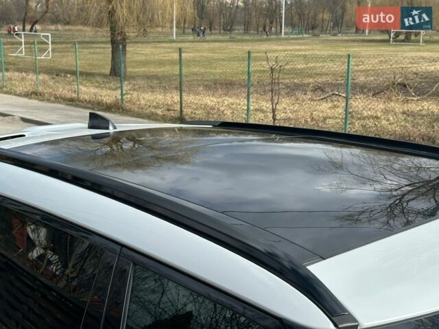 Білий Ленд Ровер Рендж Ровер Велар, об'ємом двигуна 2 л та пробігом 131 тис. км за 32000 $, фото 27 на Automoto.ua