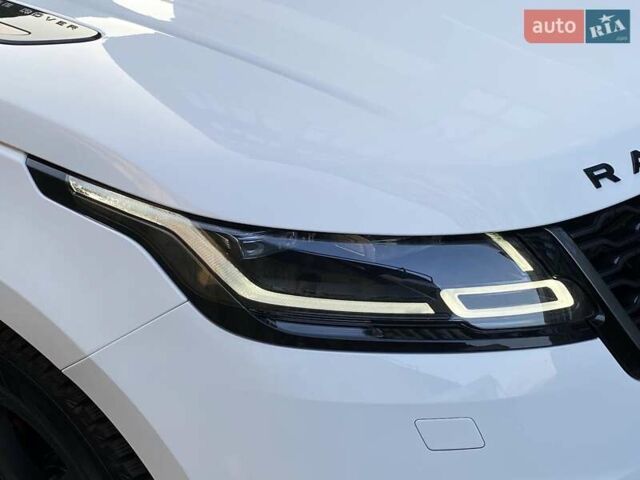 Белый Ленд Ровер Рендж Ровер Велар, объемом двигателя 2 л и пробегом 91 тыс. км за 34999 $, фото 12 на Automoto.ua