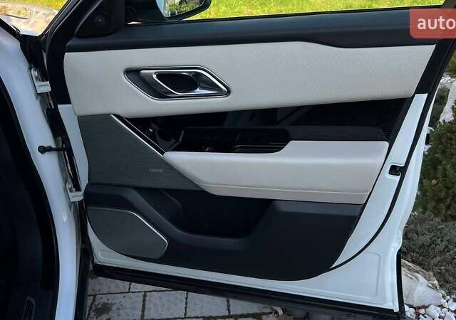 Білий Ленд Ровер Рендж Ровер Велар, об'ємом двигуна 3 л та пробігом 76 тис. км за 35999 $, фото 47 на Automoto.ua