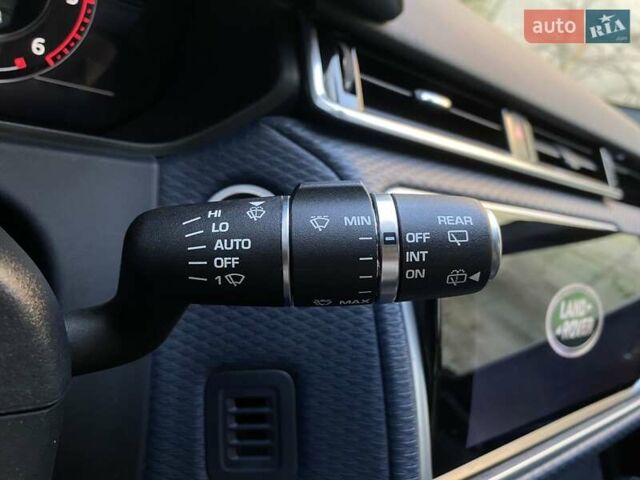 Белый Ленд Ровер Рендж Ровер Велар, объемом двигателя 2 л и пробегом 91 тыс. км за 34999 $, фото 41 на Automoto.ua