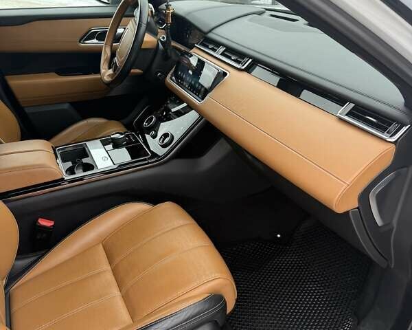 Білий Ленд Ровер Рендж Ровер Велар, об'ємом двигуна 2.99 л та пробігом 106 тис. км за 46500 $, фото 18 на Automoto.ua