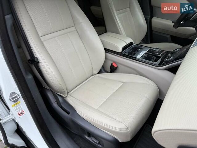 Белый Ленд Ровер Рендж Ровер Велар, объемом двигателя 3 л и пробегом 133 тыс. км за 39500 $, фото 28 на Automoto.ua