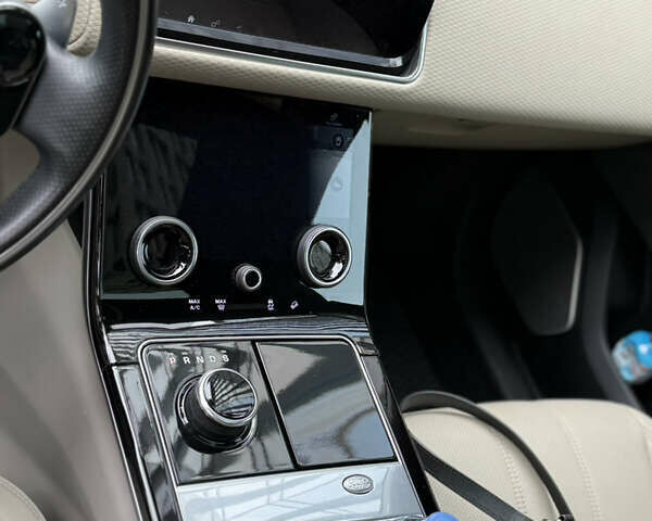 Белый Ленд Ровер Рендж Ровер Велар, объемом двигателя 3 л и пробегом 55 тыс. км за 39000 $, фото 1 на Automoto.ua