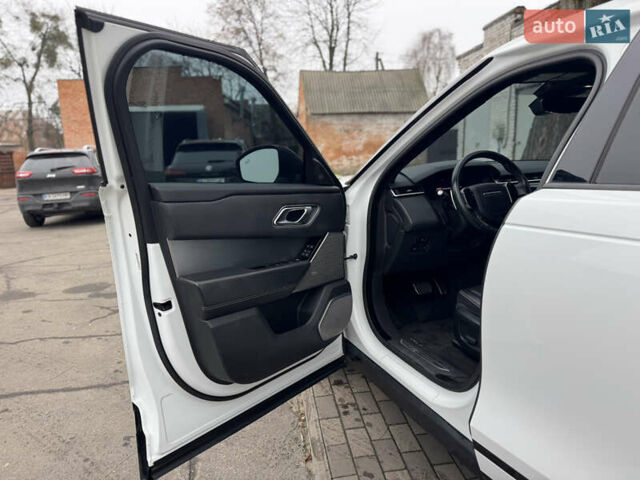 Білий Ленд Ровер Рендж Ровер Велар, об'ємом двигуна 2 л та пробігом 150 тис. км за 29900 $, фото 22 на Automoto.ua