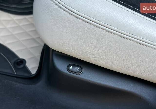 Білий Ленд Ровер Рендж Ровер Велар, об'ємом двигуна 3 л та пробігом 76 тис. км за 35999 $, фото 32 на Automoto.ua