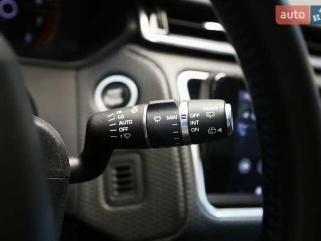 Білий Ленд Ровер Рендж Ровер Велар, об'ємом двигуна 2 л та пробігом 138 тис. км за 41900 $, фото 19 на Automoto.ua