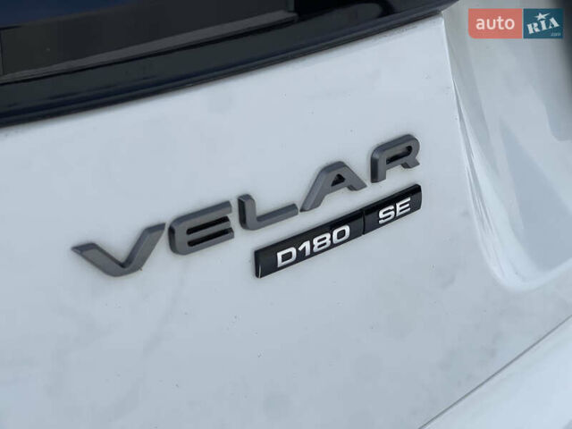 Білий Ленд Ровер Рендж Ровер Велар, об'ємом двигуна 2 л та пробігом 209 тис. км за 31999 $, фото 26 на Automoto.ua