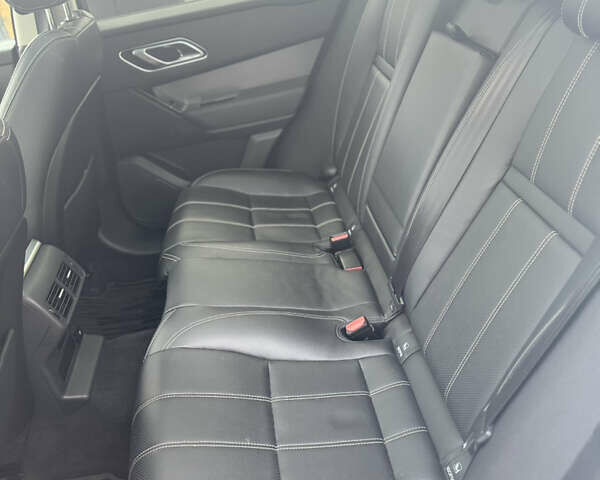 Белый Ленд Ровер Рендж Ровер Велар, объемом двигателя 2 л и пробегом 62 тыс. км за 39900 $, фото 12 на Automoto.ua