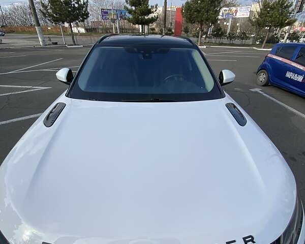 Белый Ленд Ровер Рендж Ровер Велар, объемом двигателя 3 л и пробегом 99 тыс. км за 39000 $, фото 16 на Automoto.ua