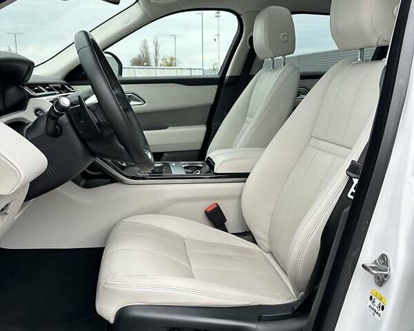 Білий Ленд Ровер Рендж Ровер Велар, об'ємом двигуна 2 л та пробігом 129 тис. км за 34900 $, фото 13 на Automoto.ua