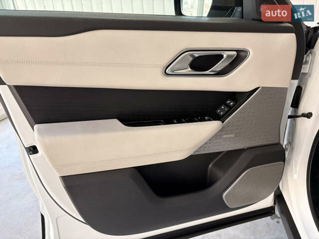 Білий Ленд Ровер Рендж Ровер Велар, об'ємом двигуна 2 л та пробігом 52 тис. км за 41500 $, фото 15 на Automoto.ua