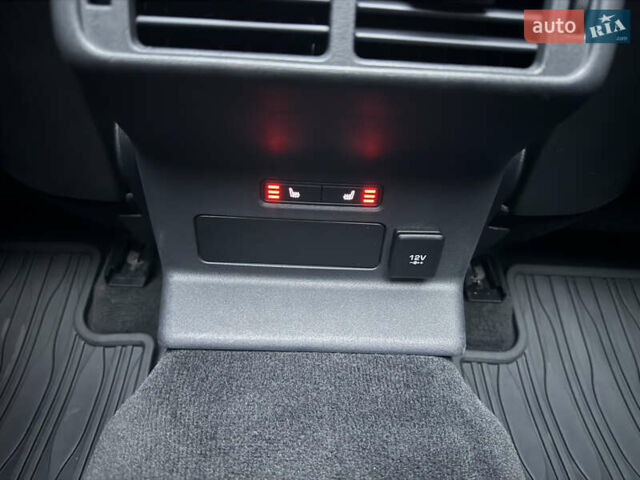 Білий Ленд Ровер Рендж Ровер Велар, об'ємом двигуна 2.99 л та пробігом 71 тис. км за 47900 $, фото 29 на Automoto.ua