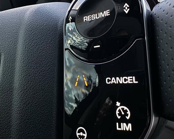 Белый Ленд Ровер Рендж Ровер Велар, объемом двигателя 2 л и пробегом 80 тыс. км за 35500 $, фото 36 на Automoto.ua