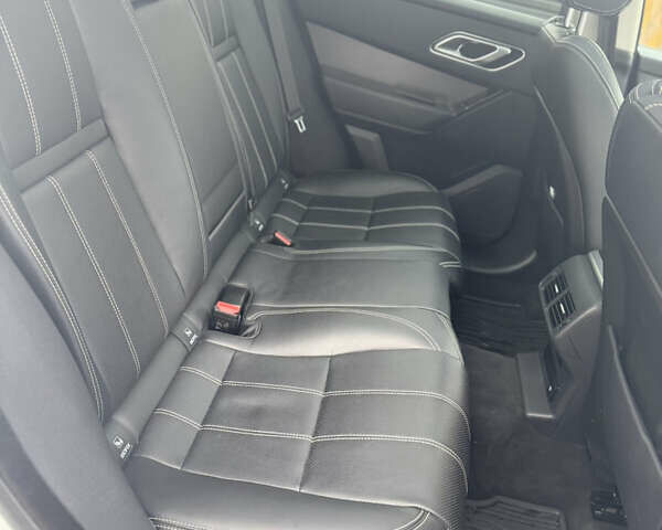 Белый Ленд Ровер Рендж Ровер Велар, объемом двигателя 2 л и пробегом 62 тыс. км за 39900 $, фото 10 на Automoto.ua