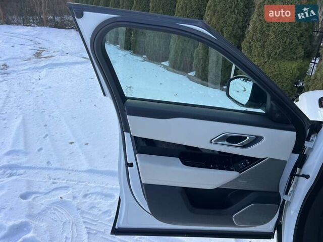 Белый Ленд Ровер Рендж Ровер Велар, объемом двигателя 2 л и пробегом 112 тыс. км за 31999 $, фото 30 на Automoto.ua