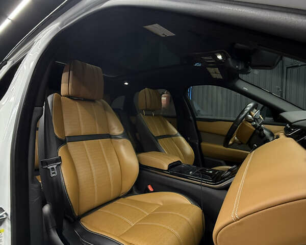 Білий Ленд Ровер Рендж Ровер Велар, об'ємом двигуна 3 л та пробігом 97 тис. км за 43500 $, фото 1 на Automoto.ua