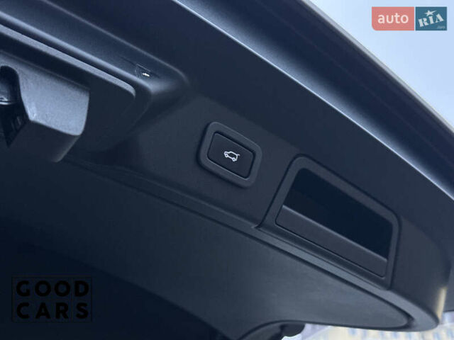 Белый Ленд Ровер Рендж Ровер Велар, объемом двигателя 2 л и пробегом 51 тыс. км за 42500 $, фото 16 на Automoto.ua