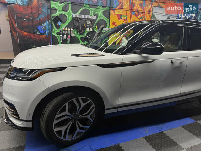 Белый Ленд Ровер Рендж Ровер Велар, объемом двигателя 3 л и пробегом 95 тыс. км за 43000 $, фото 4 на Automoto.ua