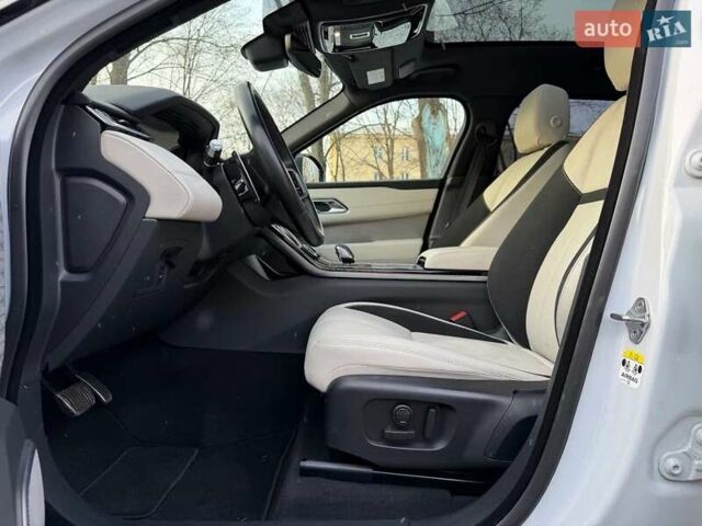 Белый Ленд Ровер Рендж Ровер Велар, объемом двигателя 3 л и пробегом 65 тыс. км за 29000 $, фото 8 на Automoto.ua