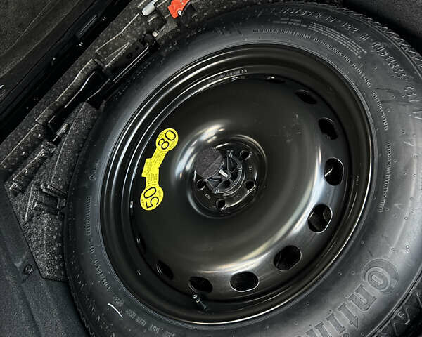 Белый Ленд Ровер Рендж Ровер Велар, объемом двигателя 2 л и пробегом 80 тыс. км за 35500 $, фото 43 на Automoto.ua