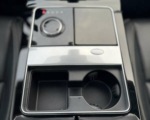 Белый Ленд Ровер Рендж Ровер Велар, объемом двигателя 2 л и пробегом 62 тыс. км за 39900 $, фото 17 на Automoto.ua