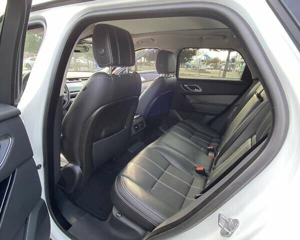 Белый Ленд Ровер Рендж Ровер Велар, объемом двигателя 3 л и пробегом 99 тыс. км за 39000 $, фото 15 на Automoto.ua