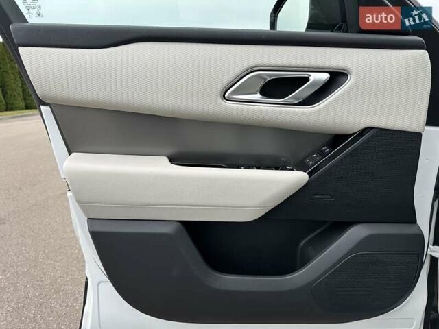 Білий Ленд Ровер Рендж Ровер Велар, об'ємом двигуна 2 л та пробігом 129 тис. км за 34900 $, фото 11 на Automoto.ua