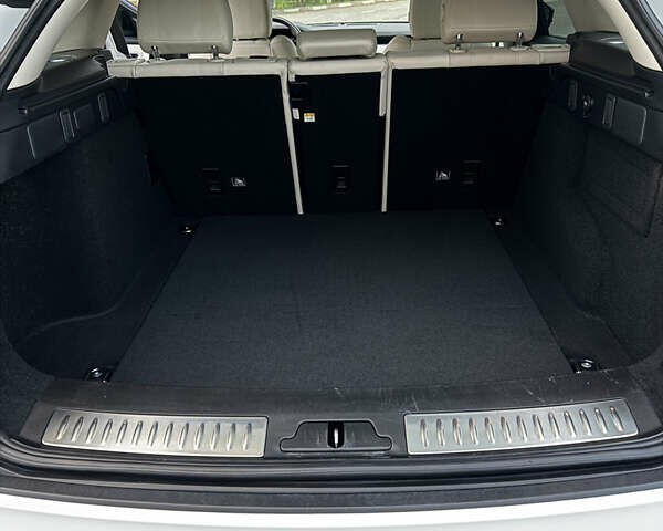 Белый Ленд Ровер Рендж Ровер Велар, объемом двигателя 2 л и пробегом 80 тыс. км за 35500 $, фото 44 на Automoto.ua