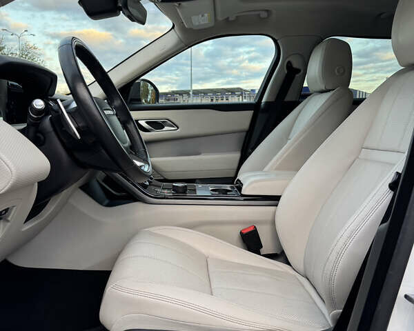 Белый Ленд Ровер Рендж Ровер Велар, объемом двигателя 2 л и пробегом 80 тыс. км за 35500 $, фото 28 на Automoto.ua